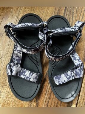 Unbranded Women’s Camo Print Sandals Size 6
